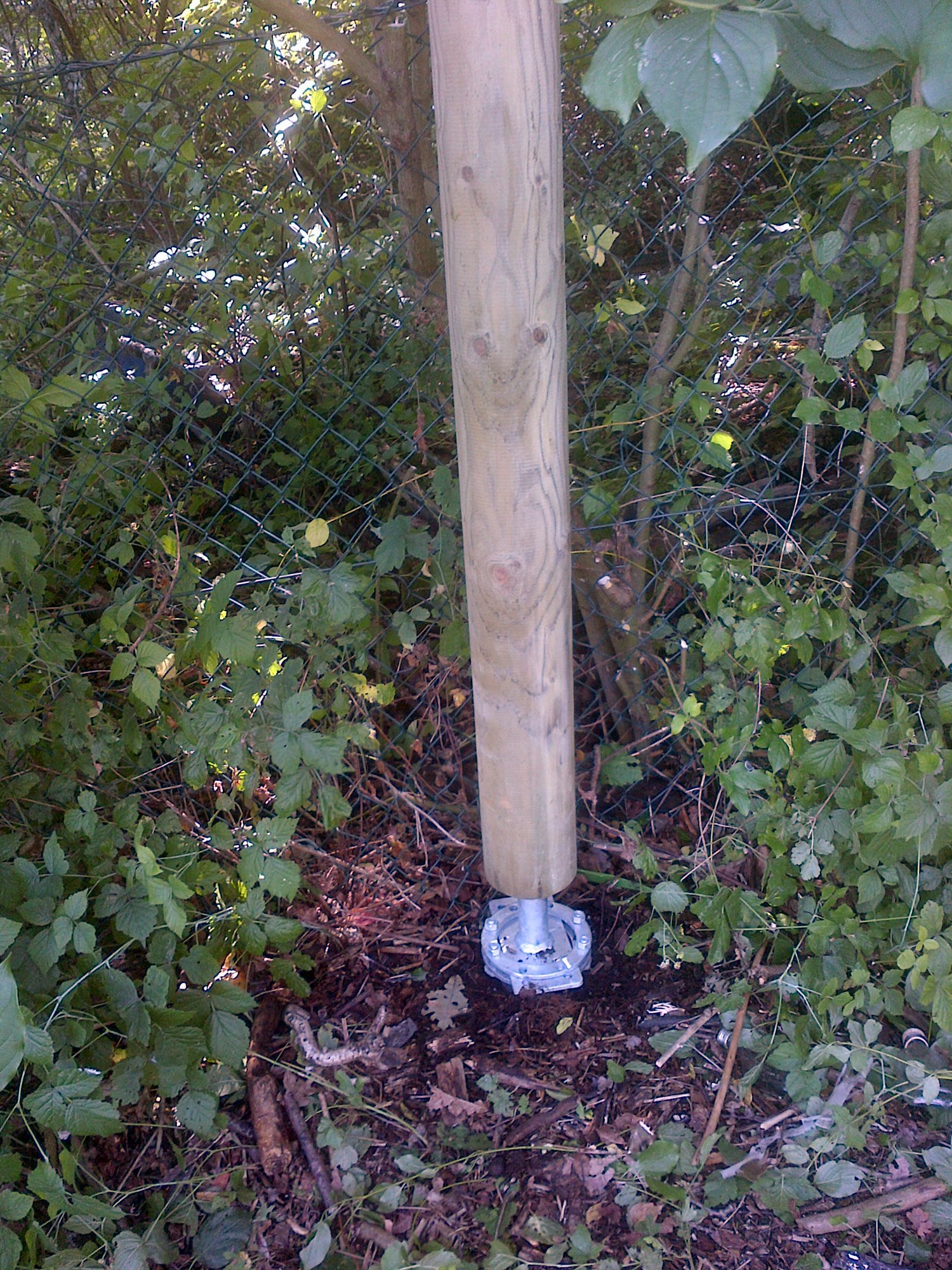 Schraubfundament Anwendung_3 Anwendung Schraubfundament rund mit Pfosten