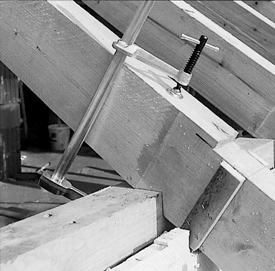 Sparrenzwinge 600-800_4 Anwendung Sparrenzwinge zum Spannen Balken-Pfette