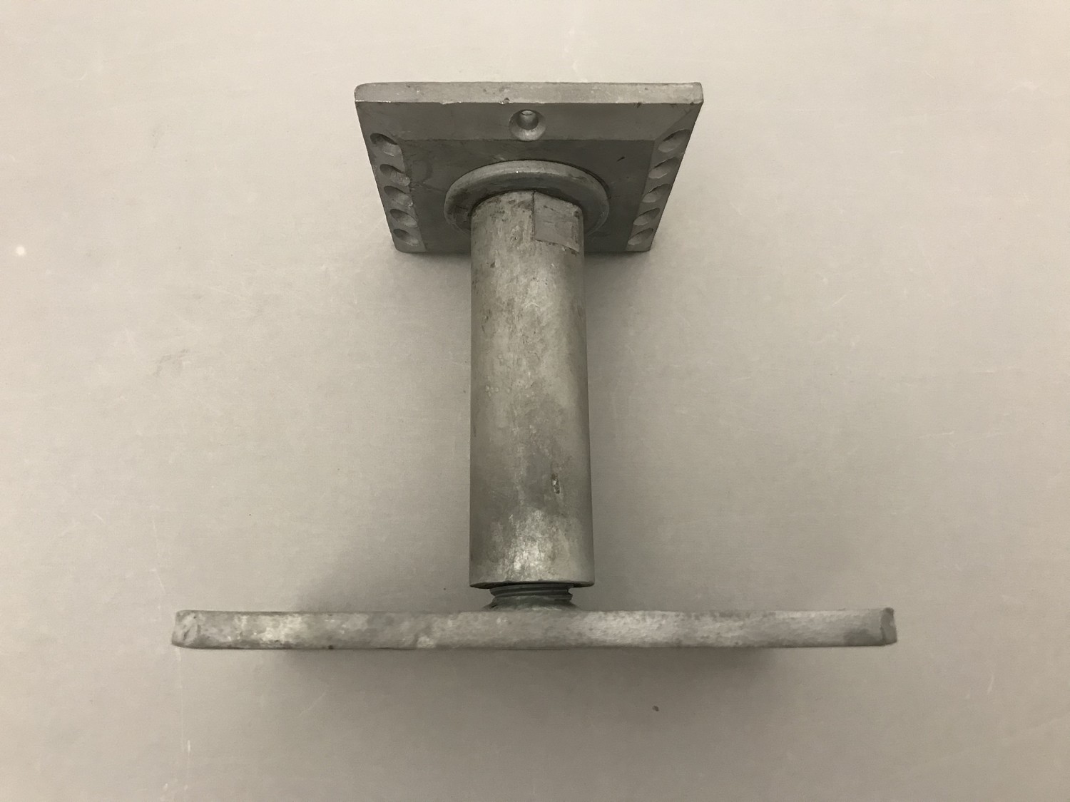 Stützenfuß/Pfostenträger PS 140-190 feuerverzinkt mit rechteckiger Grundplatte zum Aufdübeln und 50 mm höhenjustierend, Höhenverstellbar von 140-190 mm