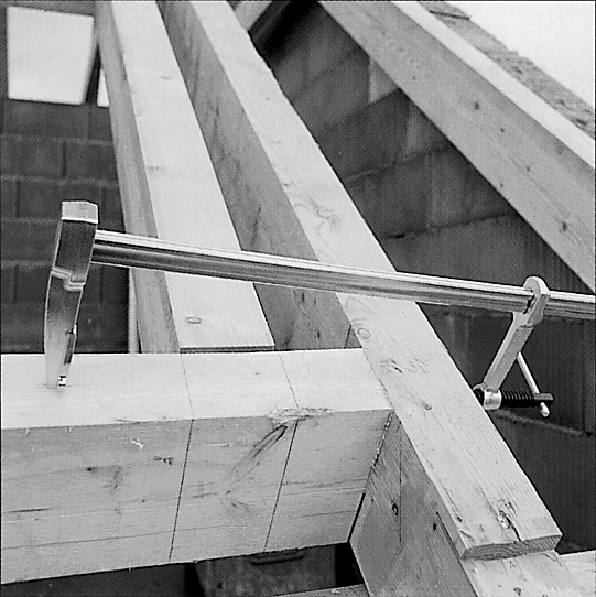 Sparrenzwinge 600-800_3 Anwendung Sparrenzwinge zum Spannen Balken-Pfette