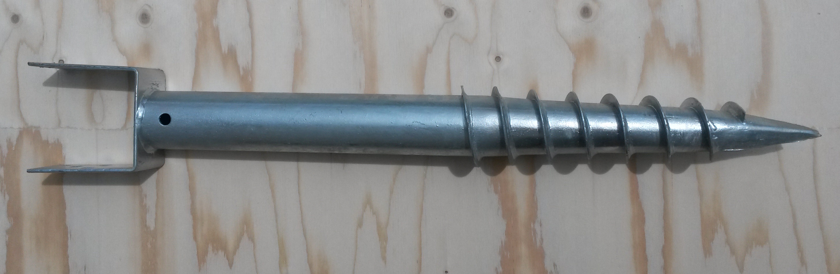 Schraubfundament aus Stahl U-Profil Breite 111 mm oder 91 mm x Höhe 130 mm zum Eindrehen in den Boden
