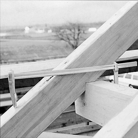 Sparrenzwinge 600-800_2 Anwendung Sparrenzwinge zum Spannen Balken-Pfette