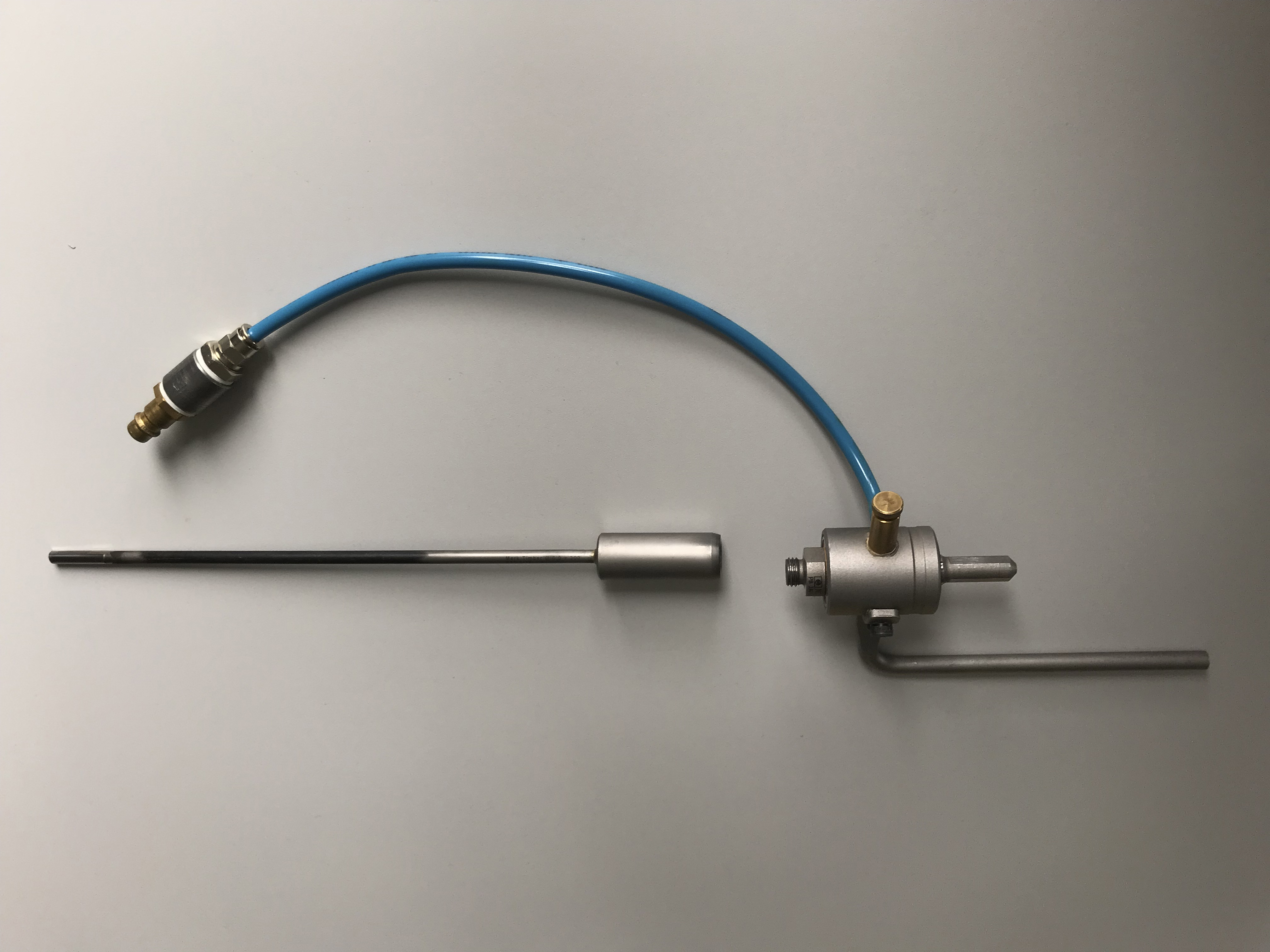 TBS kompakt_1 Tieflochbohrsystem für Baubuche inkl. Vorsatzgerät mit Druckluftanschluss und Tieflochbohrer Durchmesser 6 mm und 300 mm lang